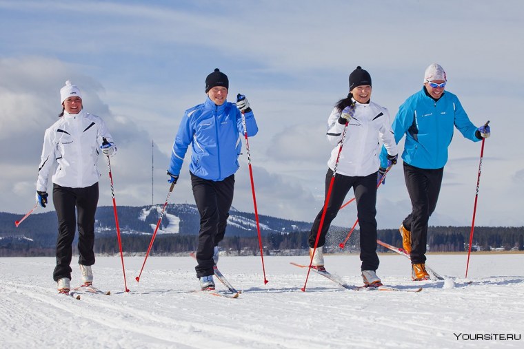 Семья на лыжах