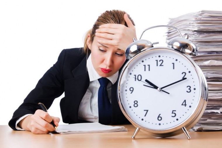 Работник с часами