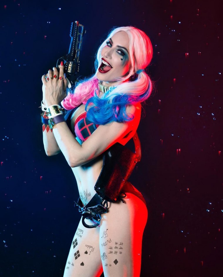 Харли Квинн в бикини