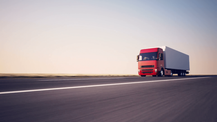 Грузовик на дороге