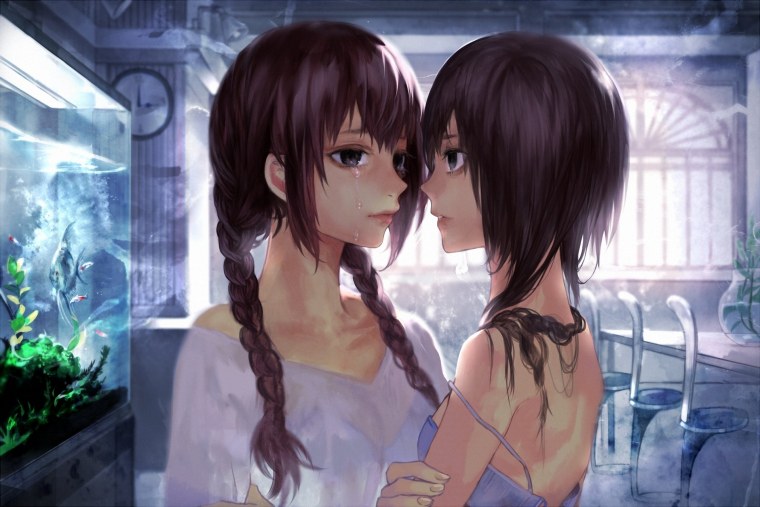 Две девушки с короткими волосами