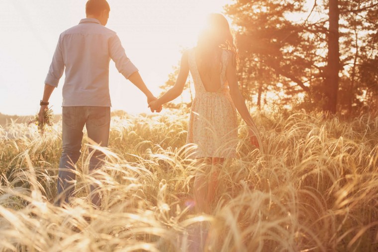 Мужчина и женщина на природе