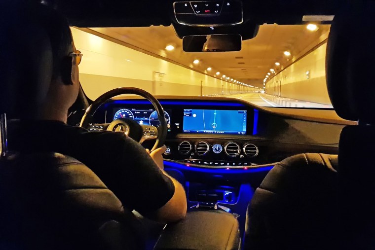 Мерседес 223 салон ночью