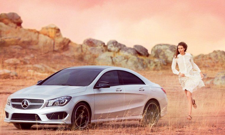 Девушка на белом мерседесе