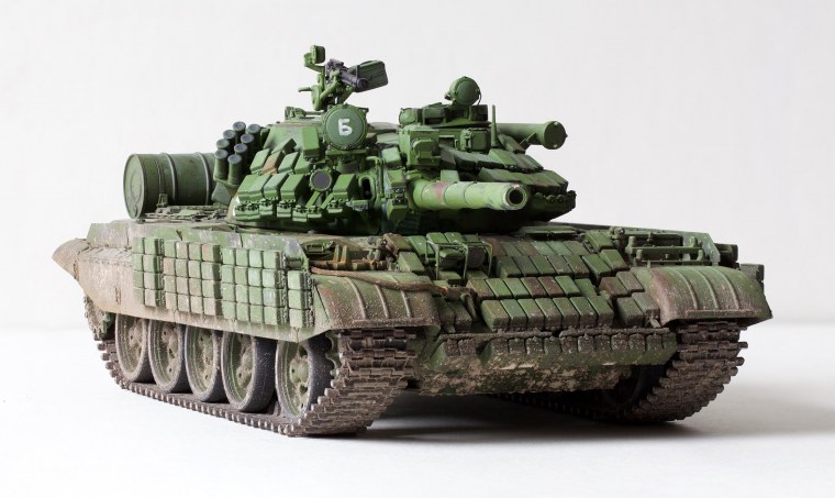 Танк т 72 на белом фоне