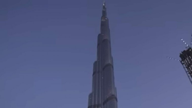 Гигантская Бурдж Халифа лего 2021