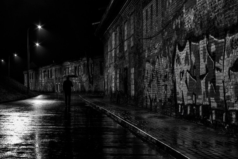 Темная улица