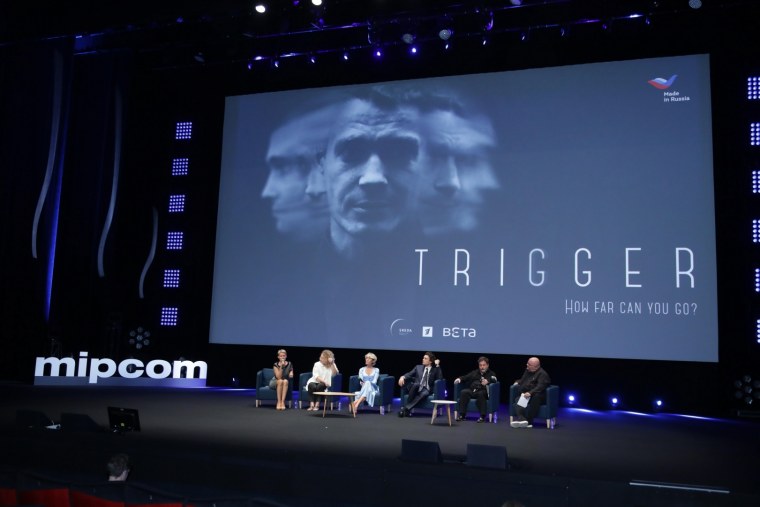 Game over на черном фоне