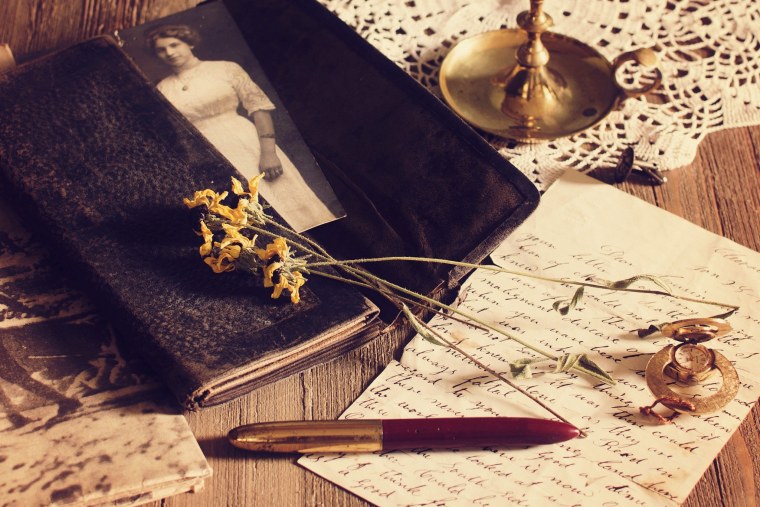 Блокнот с ручкой