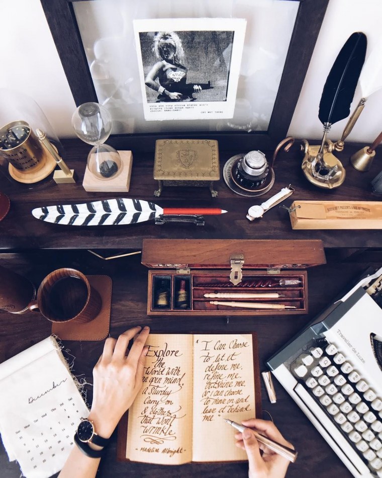 Письменный стол писателя