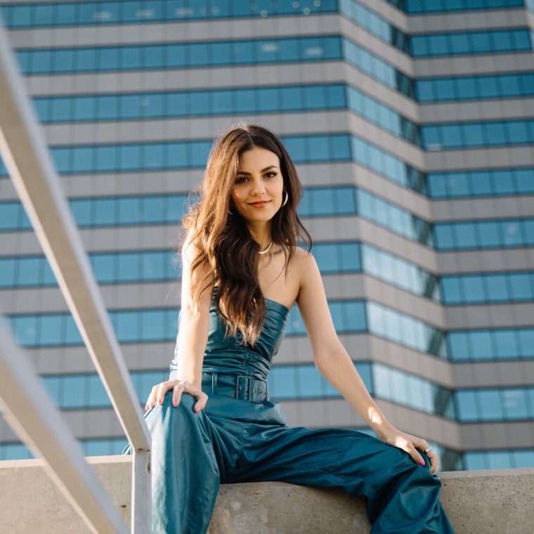 Виктория Джастис 2021