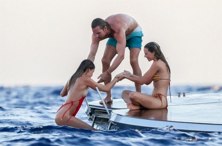 Марго Робби в бикини