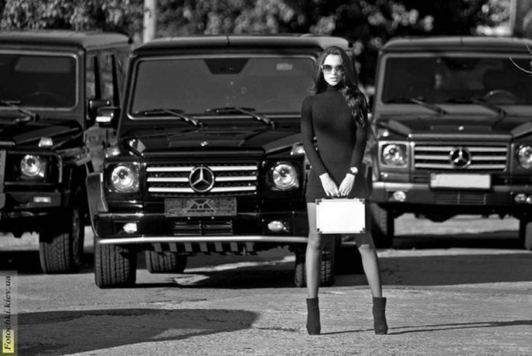 Мерседес-Бенц Гелендваген и девочки
