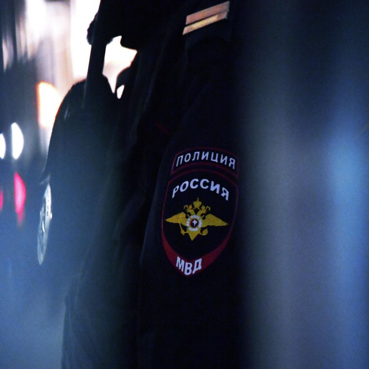 Герб России на черном фоне