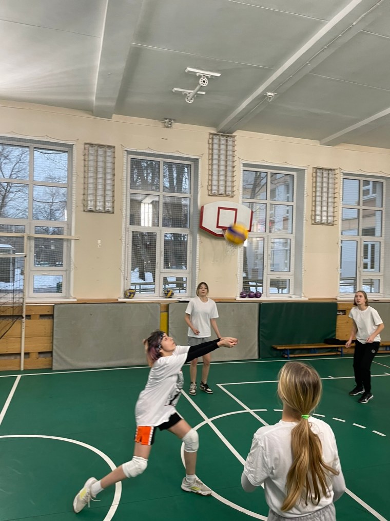 Соревнования по волейболу в школе