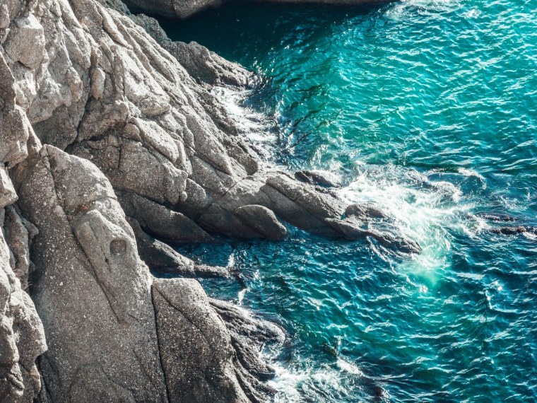 Океан и скалы