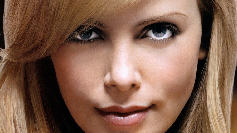 Шарлиз Терон лицо