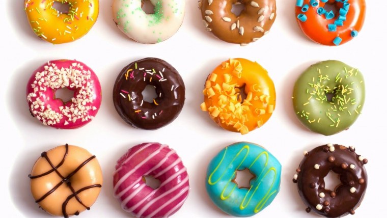 Пончик на белом фоне