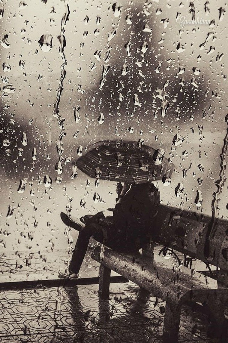 Грустный под дождем