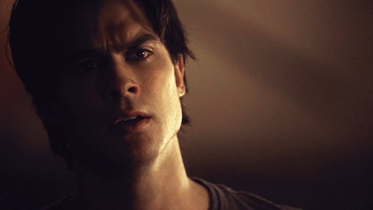 Деймон Сальваторе плачет