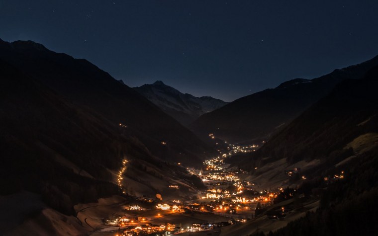 Ночные горы на рабочий стол