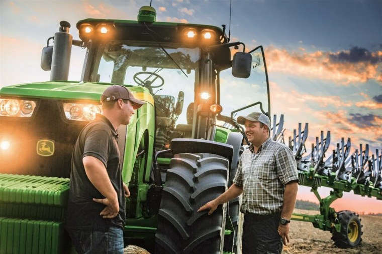 Возле трактора