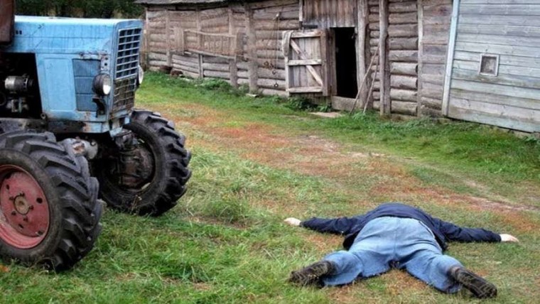 Трактористка Настя Огородникова