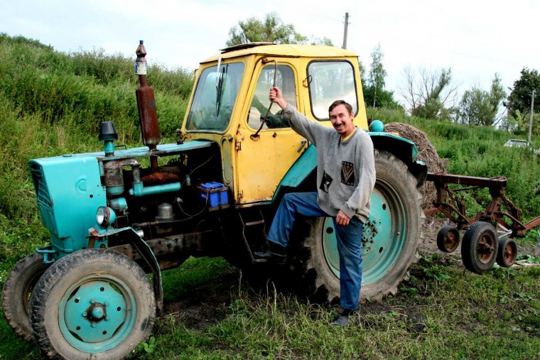 Молодой тракторист