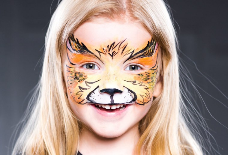 Лев морда профиль