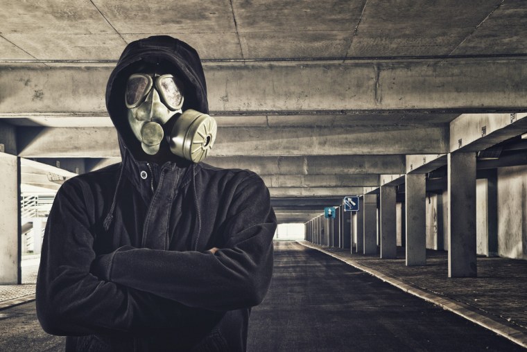 Парень в маске на ЗАБРОШКЕ