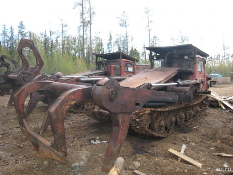 Челюстной лесопогрузчик ЛТ-65б