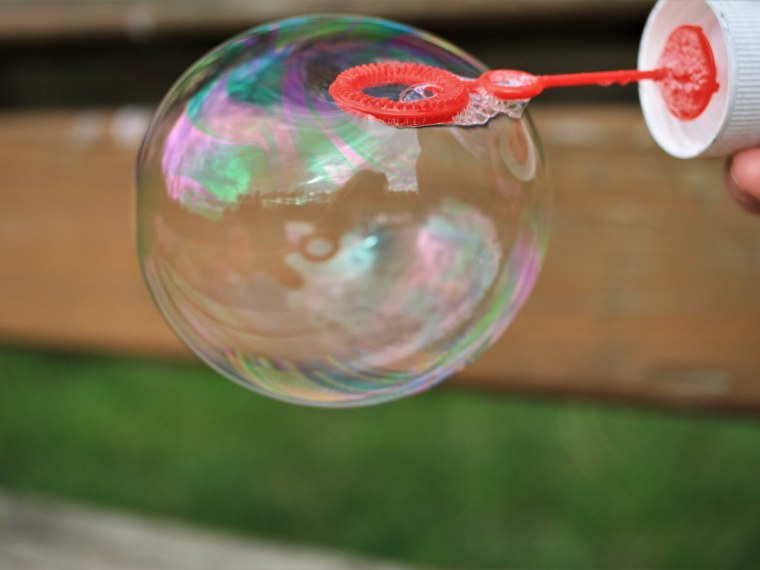 Выдувание мыльных пузырей