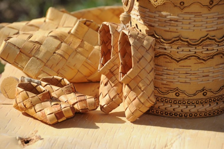 Отделка стен берестой