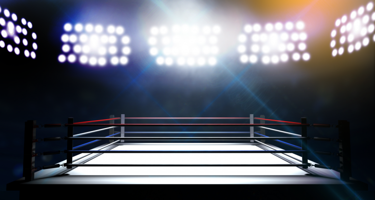 Боксерский ринг в темноте
