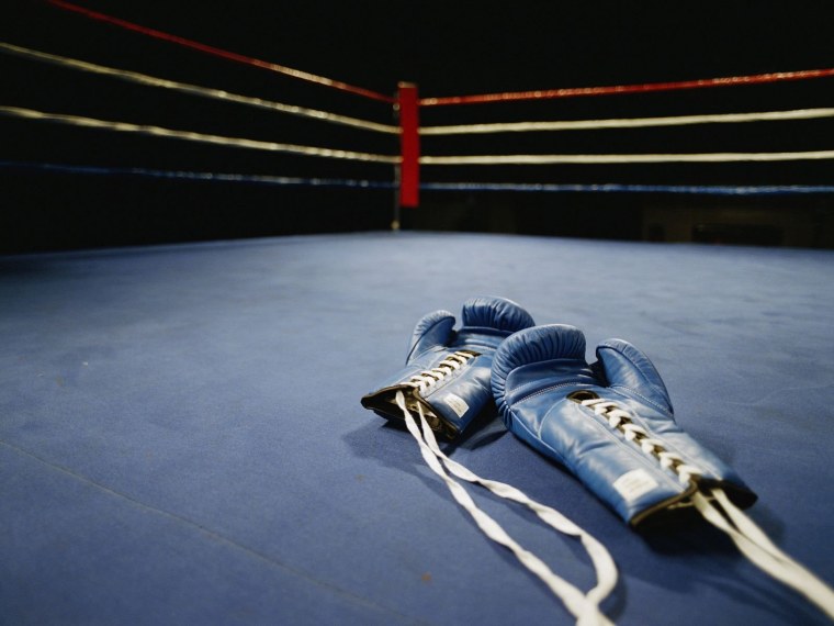 Ринг боксерский напольный, на упорах.