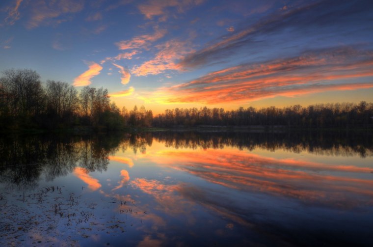 Рассвет на реке