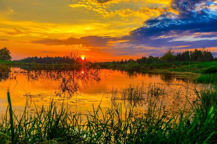 Рассвет на реке