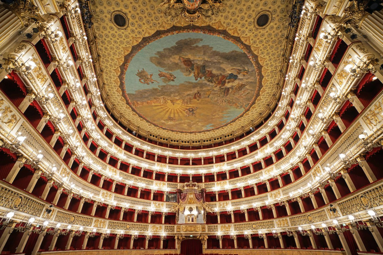 Оперный театр Сан Карло в Неаполе