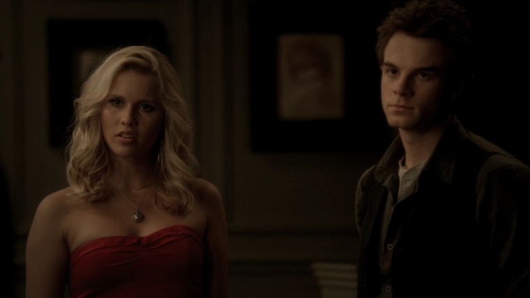 Майклсон Клаус с длинными волосами