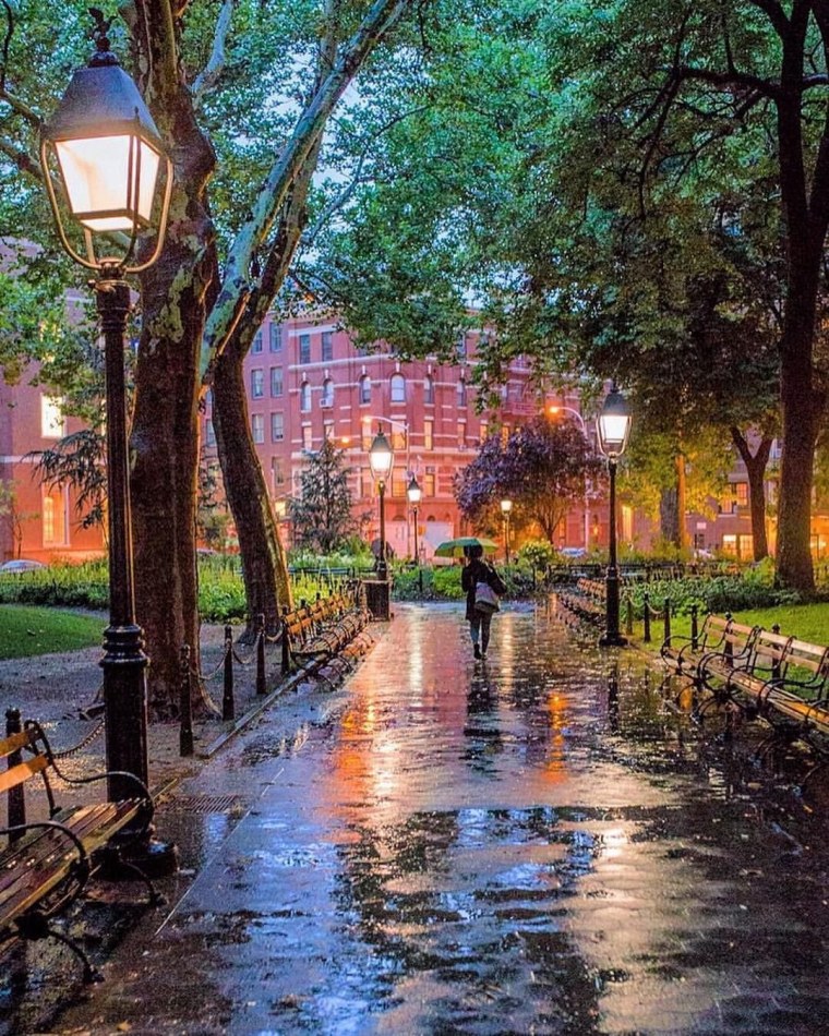 Художник Евгений Лушпин Сумерки в городе