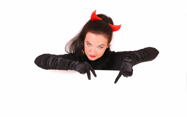 Девушка показывает рошкт