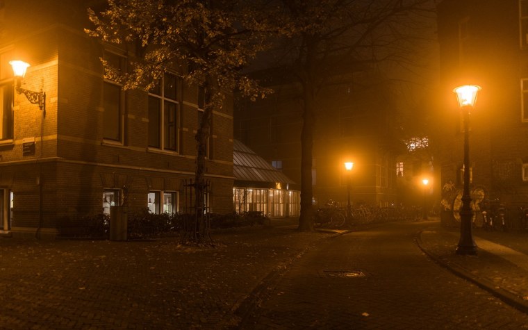 Дорога ночью в городе