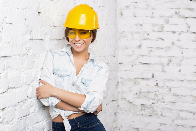 Мультяшный Строитель в каске