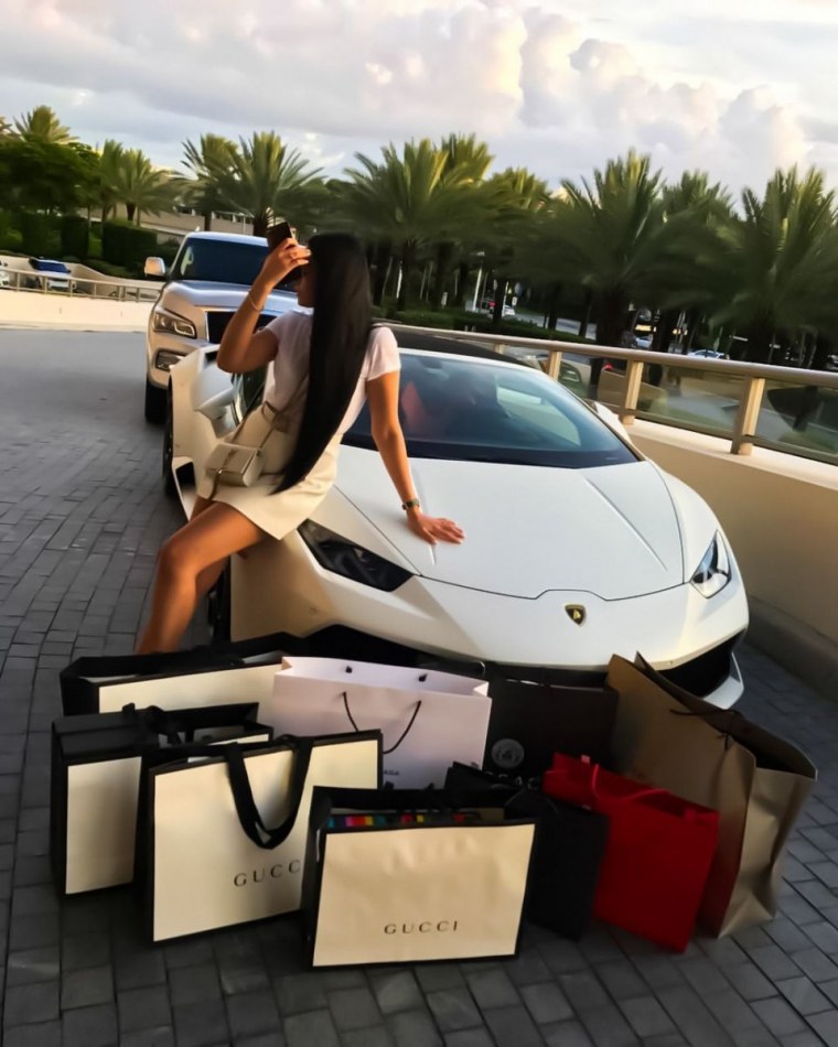 Атрибуты роскошной жизни