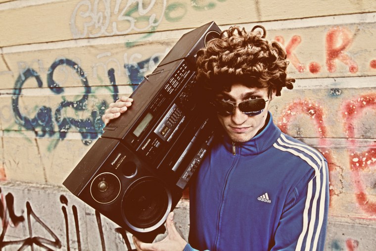 Парень с магнитофоном