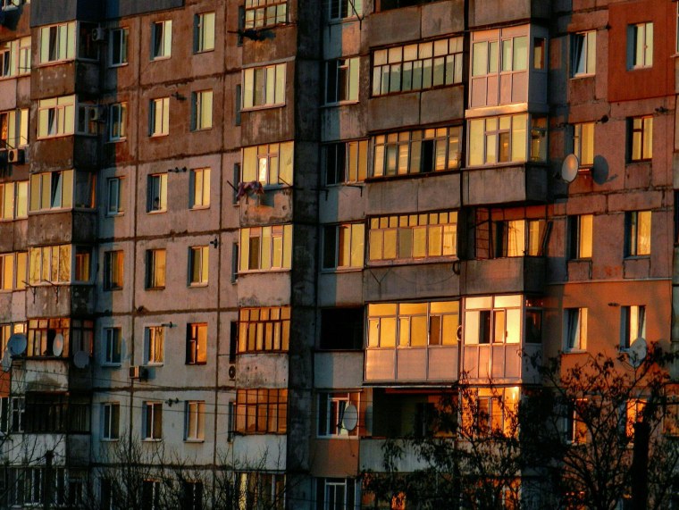 Панельный дом двор