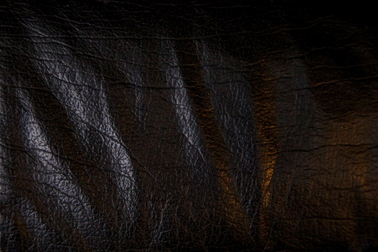 Кожа крокодила черная