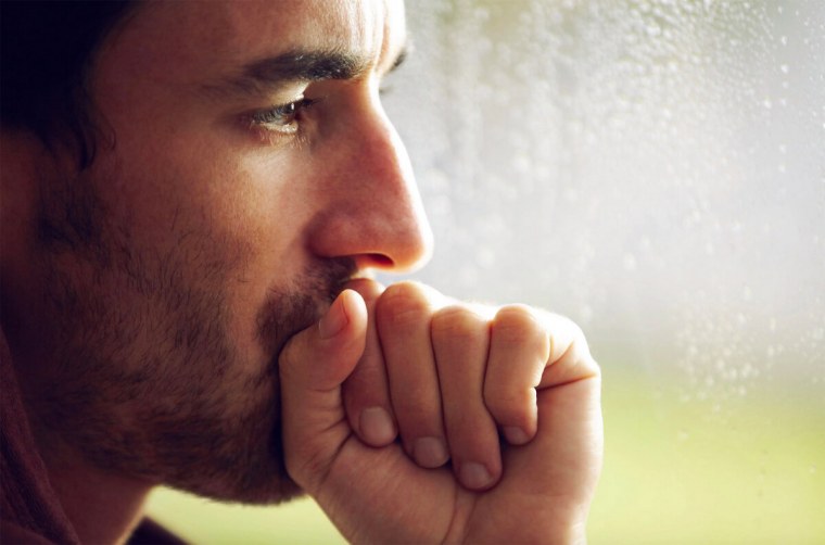 Грустный парень