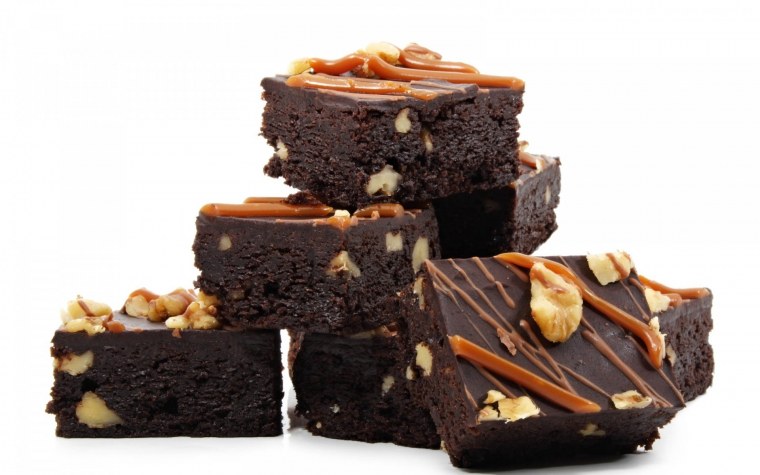 Пирожные на белом фоне