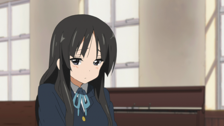 Мио Акияма смущена